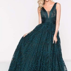 Green Ballgown - formal dress size 6